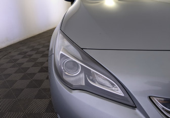 Подержанный автомобиль Opel Astra Hatchback 2012 года (17 фото)