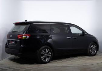 Подержанный автомобиль Kia Carnival 2018 года (4 фото)
