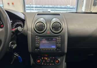 Подержанный автомобиль Nissan Qashqai 2011 года (16 фото)