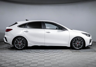 Подержанный автомобиль Kia K3 Hatchback 2021 года (4 фото)