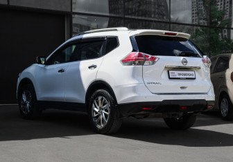 Подержанный автомобиль Nissan X-Trail 2015 года (6 фото)