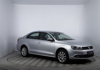 Подержанный автомобиль Volkswagen Jetta Sedan 2012 года (3 фото)