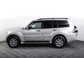 Подержанный автомобиль Mitsubishi Pajero 2021 года (8 фото)