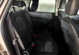 Подержанный автомобиль Nissan Qashqai+2 2012 года (12 фото)