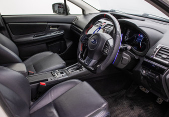 Подержанный автомобиль Subaru Levorg 2015 года (10 фото)