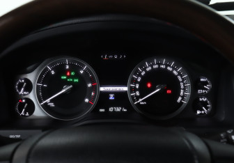 Подержанный автомобиль Toyota Land Cruiser Suv 2015 года (11 фото)