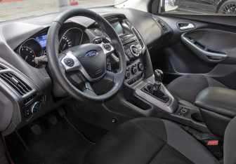 Подержанный автомобиль Ford Focus Hatchback 2011 года (15 фото)