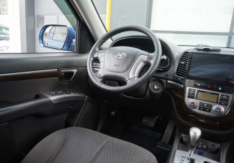 Подержанный автомобиль Hyundai Santa Fe 2012 года (13 фото)