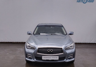 Подержанный автомобиль Infiniti Q50 2015 года (2 фото)