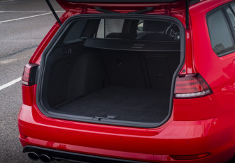 Подержанный автомобиль Volkswagen Golf R Wagon 2018 года (21 фото)