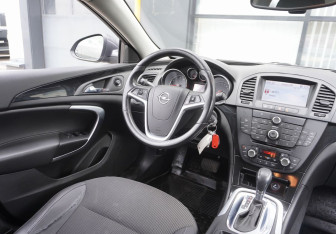 Подержанный автомобиль Opel Insignia Liftback 2010 года (13 фото)