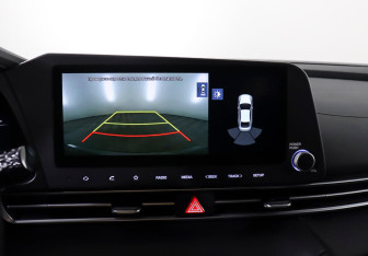 Подержанный автомобиль Hyundai Elantra Sedan 2021 года (14 фото)