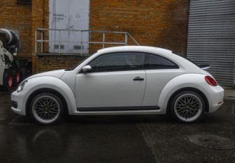 Подержанный автомобиль Volkswagen Beetle Hatchback 2013 года (10 фото)