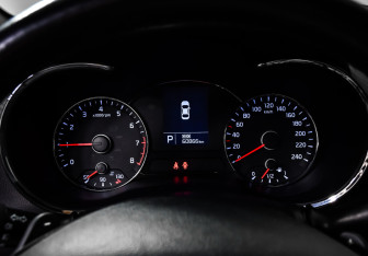 Подержанный автомобиль Kia Cerato Sedan 2013 года (9 фото)