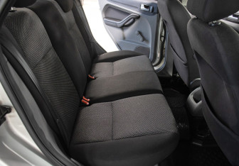 Подержанный автомобиль Ford Focus Sedan 2010 года (12 фото)