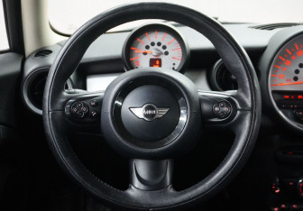 Подержанный автомобиль MINI Hatch 2013 года (10 фото)