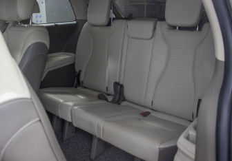 Подержанный автомобиль Kia Carnival 2020 года (12 фото)