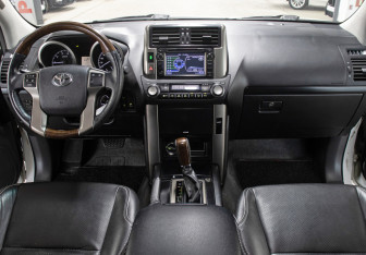 Подержанный автомобиль Toyota Land Cruiser Prado 2012 года (14 фото)