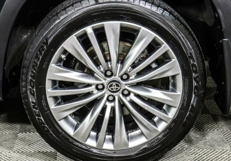 Подержанный автомобиль Toyota Highlander 2021 года (6 фото)