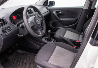 Подержанный автомобиль Volkswagen Polo Sedan 2013 года (10 фото)