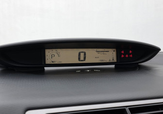 Подержанный автомобиль Citroen C4 Hatchback 2010 года (14 фото)