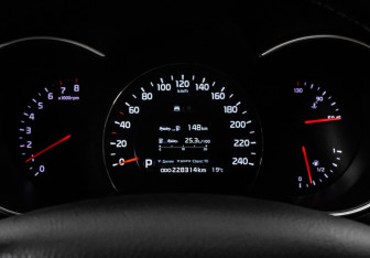 Подержанный автомобиль Kia Sorento 2012 года (10 фото)