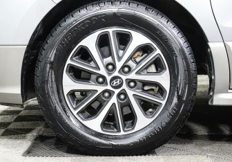 Подержанный автомобиль Hyundai Grand Starex 2019 года (9 фото)