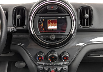 Подержанный автомобиль MINI Countryman 2018 года (17 фото)