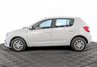 Подержанный автомобиль Renault Sandero 2020 года (8 фото)