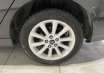 Подержанный автомобиль Ford Focus Sedan 2017 года (12 фото)