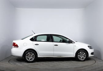 Подержанный автомобиль Volkswagen Polo Sedan 2015 года (4 фото)