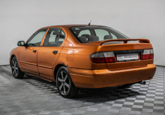 Подержанный автомобиль Nissan Primera Sedan 1996 года (7 фото)