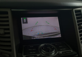 Подержанный автомобиль Infiniti QX70 2015 года (15 фото)