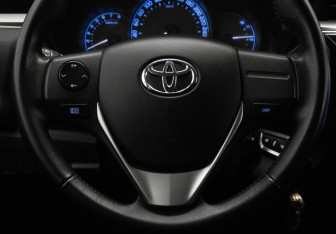 Подержанный автомобиль Toyota Corolla Sedan 2014 года (10 фото)