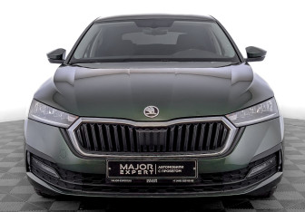 Подержанный автомобиль Skoda Octavia Liftback 2021 года (2 фото)