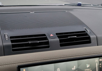 Подержанный автомобиль Land Rover Defender Suv 2022 года (19 фото)