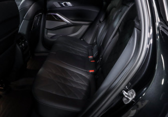 Подержанный автомобиль BMW X6 2023 года (10 фото)