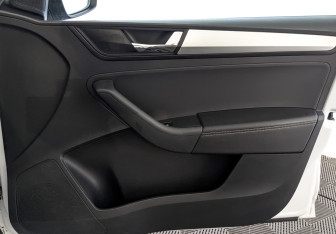 Подержанный автомобиль Skoda Rapid Liftback 2019 года (25 фото)