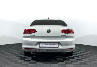 Подержанный автомобиль Volkswagen Passat Sedan 2017 года (6 фото)