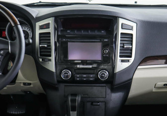 Подержанный автомобиль Mitsubishi Pajero 2021 года (8 фото)