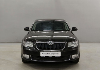Подержанный автомобиль Skoda Superb Wagon 2013 года (2 фото)