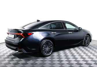 Подержанный автомобиль Toyota Avalon 2022 года (5 фото)
