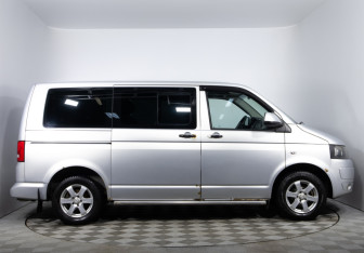 Подержанный автомобиль Volkswagen Caravelle 2010 года (4 фото)
