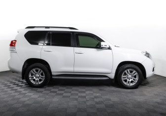 Подержанный автомобиль Toyota Land Cruiser Prado 2011 года (4 фото)