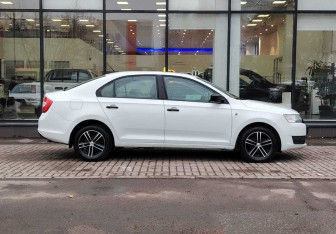 Подержанный автомобиль Skoda Rapid Liftback 2016 года (4 фото)