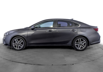 Подержанный автомобиль Kia Cerato Sedan 2018 года (8 фото)