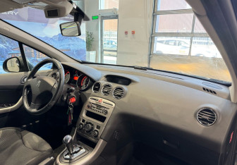 Подержанный автомобиль Peugeot 308 Hatchback 2012 года (10 фото)
