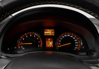 Подержанный автомобиль Toyota Avensis Sedan 2011 года (12 фото)