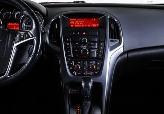 Подержанный автомобиль Opel Astra Hatchback 2015 года (14 фото)