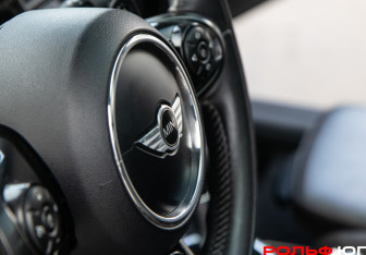 Подержанный автомобиль MINI Hatch 2015 года (10 фото)
